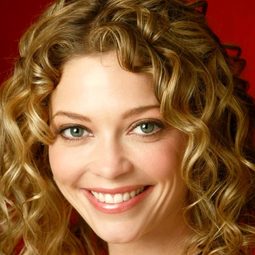 阿曼達·達特曼 飾演 Elizabeth Spencer