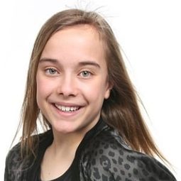 Ella Lockert 飾演 Tone