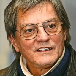 Jozef Adamovič 飾演 Zdeněk Lorenc, Coordinator