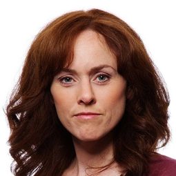 Jennifer Hennessy 飾演 Jackie Dunn