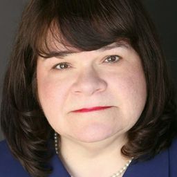 Wendy Worthington 飾演 Hotel Manager