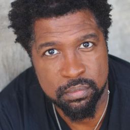 Matt Orduna - 滿月酒演員 飾演Officer Gonzales