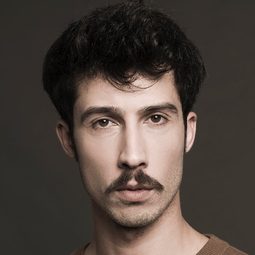 Miguel Cunha - Zeus演員 飾演João dos Castelos