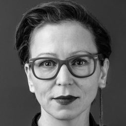 Zuzana Stivínová 飾演 (voice)