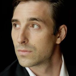 Christian Zaremba 飾演 Cesare Angelotti