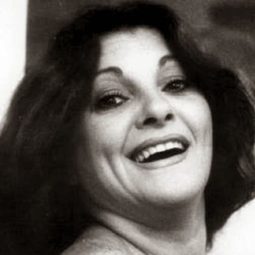 Yara Amaral - 巴士上的夫人演員 飾演Dona Matilde