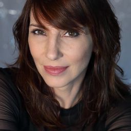 Michelle Renee Allaire 飾演 Blonde Woman