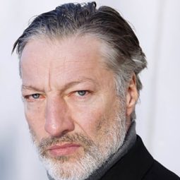 Folke Paulsen 飾演 Singer Poet