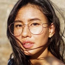 申尼娜·辛納蒙 飾演 Tari