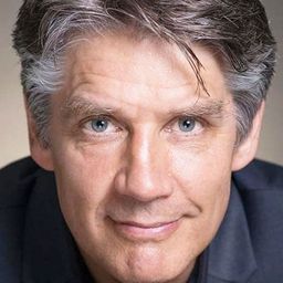 Dane Stevens 飾演 Bob