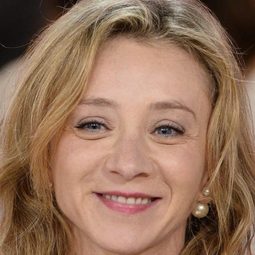 希薇·泰絲特 - 幸運星盧克演員 飾演Calamity Jane