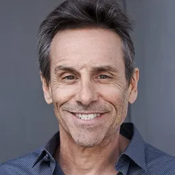 賴瑞·羅曼諾 飾演 Vinny