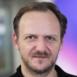 Jan Hájek - 雪地勇者演員 飾演správce Fučíkovy chaty