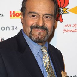 Gonzalo Vega 飾演 Aurelio