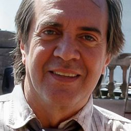 Miguel Ángel Paludi 飾演 Arturo