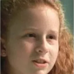 Ashley Buccille 飾演 Glory