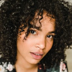 內斯塔·瑪麗·庫珀 飾演 Lizzie Ackerman
