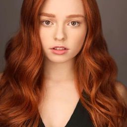 Kyra Leroux 飾演 Demi Boovais