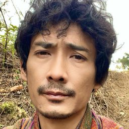 Jimmie Wangyal 飾演 Tandin