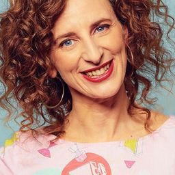 Felicity Ward - 中間人 2演員 飾演Lizzie