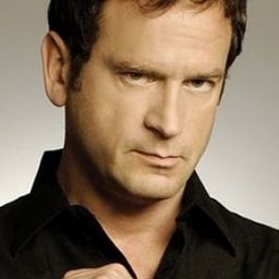 Daniel Kuzniecka 飾演 Carlos