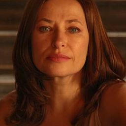 Silvia Wohlmuth 飾演 Milenas Mutter