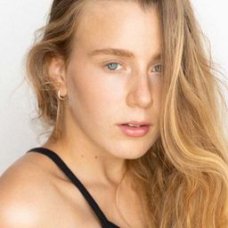 Lara Boedo 飾演 Carmen