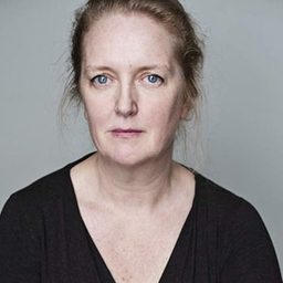 Julie Maes 飾演 Julie