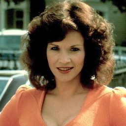 Lindsay Bloom 飾演 Velda