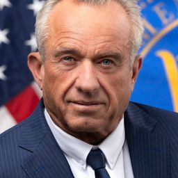 Robert Kennedy Jr 飾演 