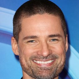 華倫·克里斯泰 - 特務愛很大演員 飾演Steve