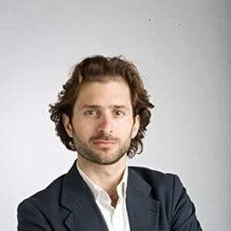 Javier Coromina 飾演 Juan