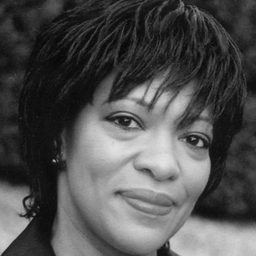 Tamu Blackwell 飾演 Girl in church pew