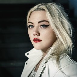 Elle King 飾演 