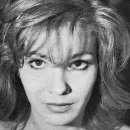 Rubina Rey 飾演 Ruth Wortmann