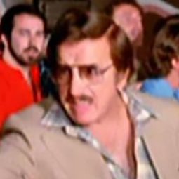 Oswaldo Calvo 飾演 Col. Acosta