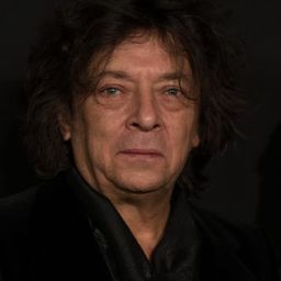 Alexandre Païta 飾演 