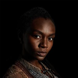 Zethu Dlomo 飾演 Lerato