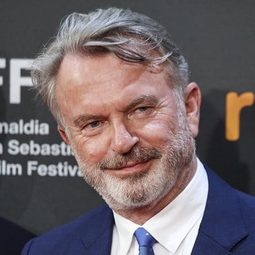 森·尼爾 - 困膚演員 飾演Abraham Laing