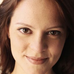 茱利安娜·米施基塔 飾演 Fabiana