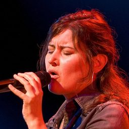 Paula Cole 飾演 Self