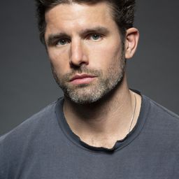 Chris Conroy 飾演 Wyatt