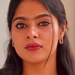 Anagha Narayanan 飾演 Anusha
