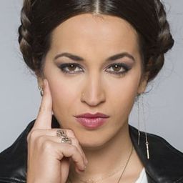 Bea de la Cruz 飾演 Hermana Vio