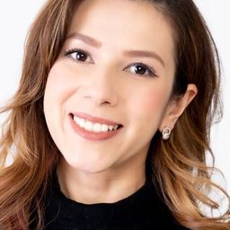 Maria Theresa Gow 飾演 Janice