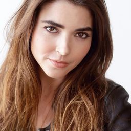 Eloisa Maturen 飾演 Eva