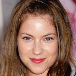 蘿拉·琳賽 飾演 Self