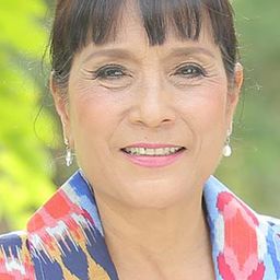 Suda Chuenban 飾演 