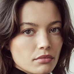 薇薇安·康尼 飾演 Francoise