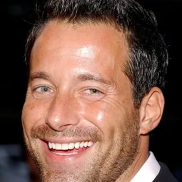 強尼·梅斯納 - 冤情必報演員 飾演Ricky